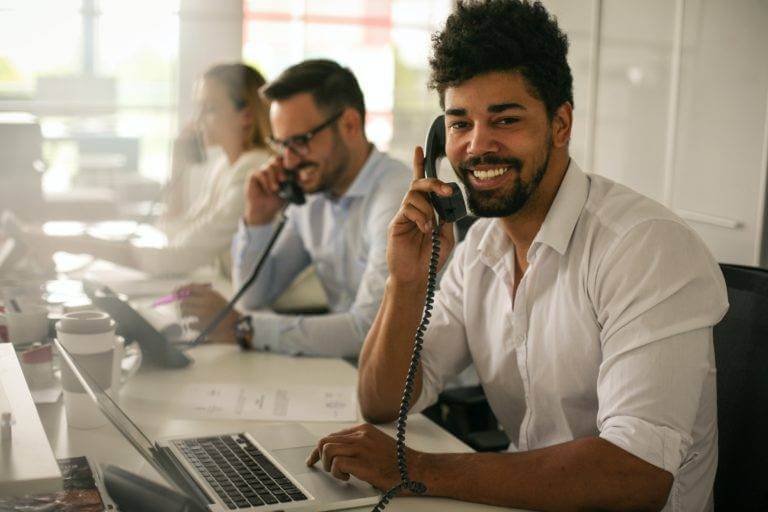Customer service agent speaking with a client over the phone.